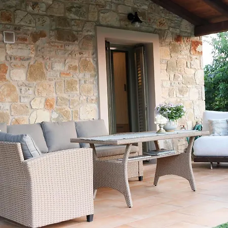 Blue Jasmine Эйон