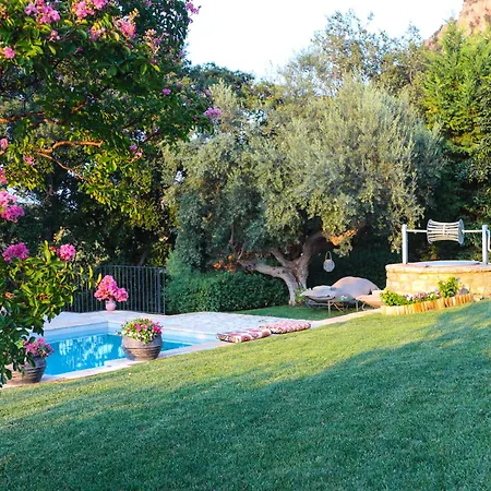 Blue Jasmine - Private Pool And Garden Vila Aígio