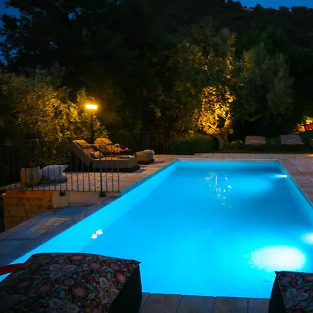 Blue Jasmine - Private Pool And Garden Aígio