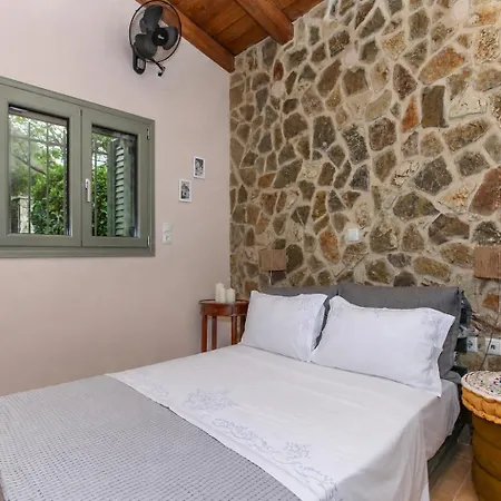 Blue Jasmine - Private Pool And Garden Villa Aigio