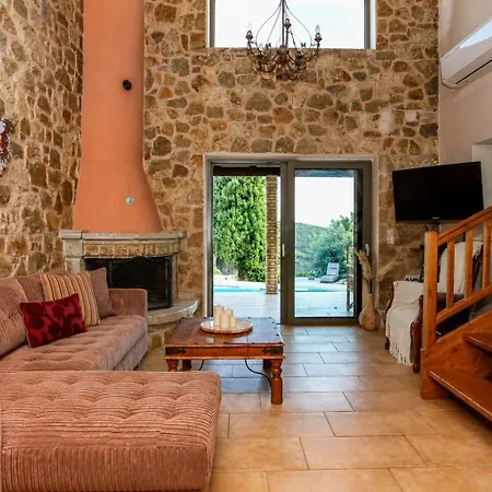 Blue Jasmine - Private Pool And Garden Villa Aigio