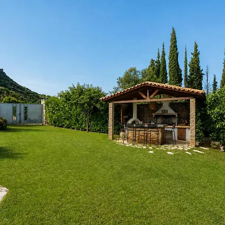 Blue Jasmine - Private Pool And Garden Egio