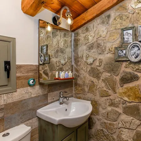 Villa Blue Jasmine - Private Pool And Garden Egio